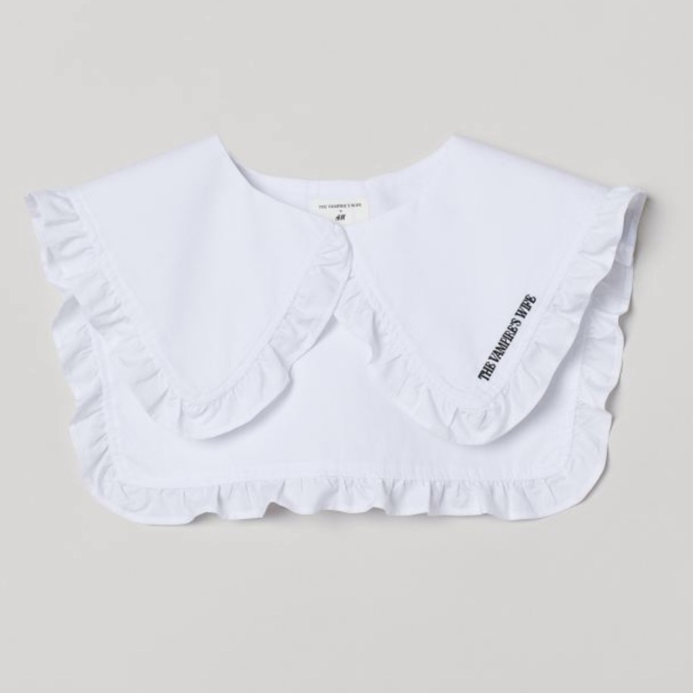 The Vampire's Wife White Ruffled Collar